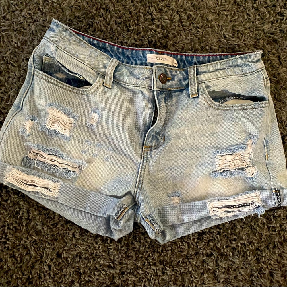 JUNIORS BLEACHED AND DISTRESSED DENIM SHORTS SIZE 5